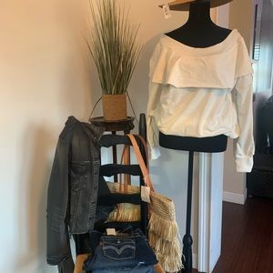 🌞🌞Unique Off The Shoulder White Sweatshirt🌞🌞XL